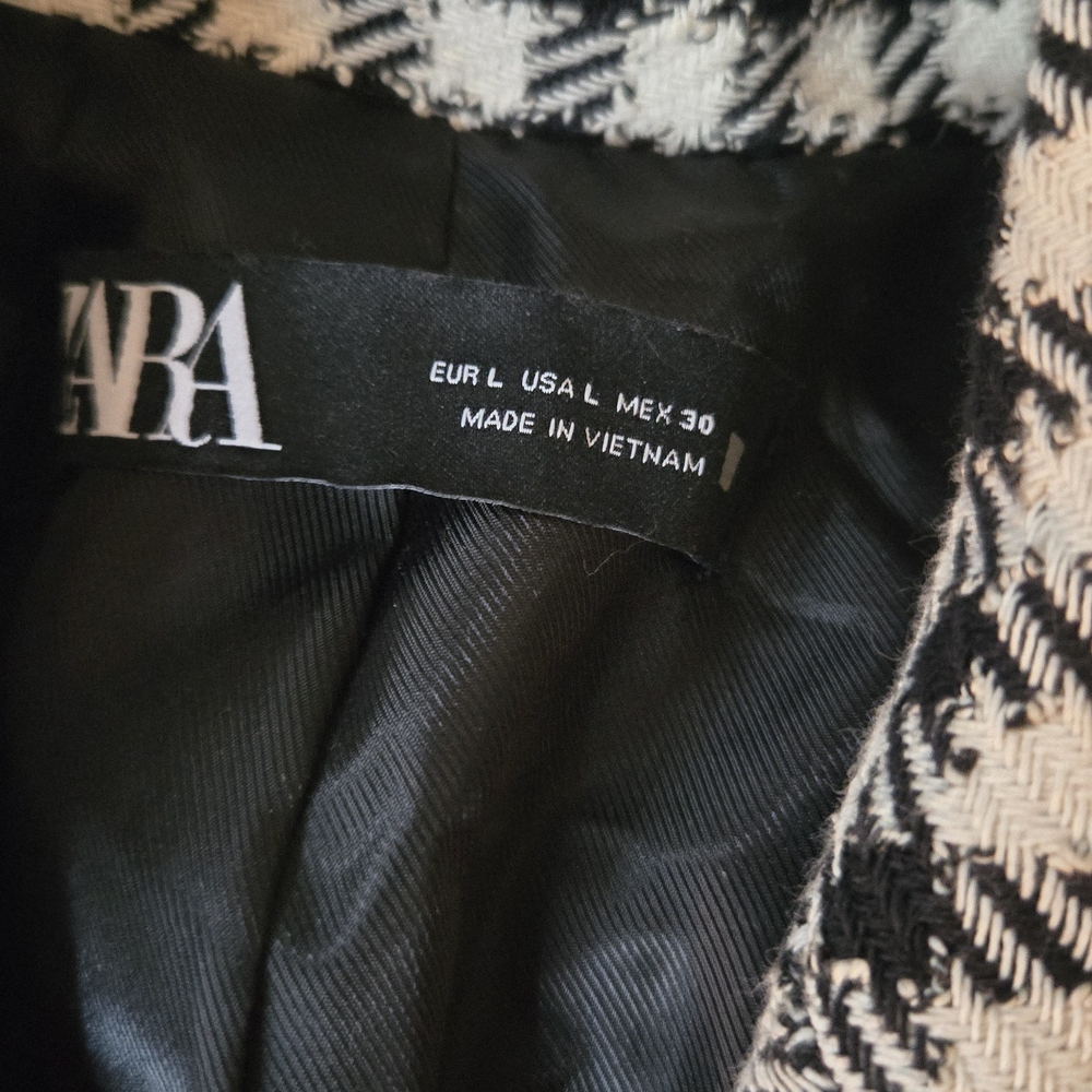 Zara Women's Black and White Houndstooth Blazer - Picture 2 of 8